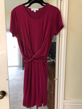 Amour Vert Twist-Front Short Sleeve Midi Dress in Berry